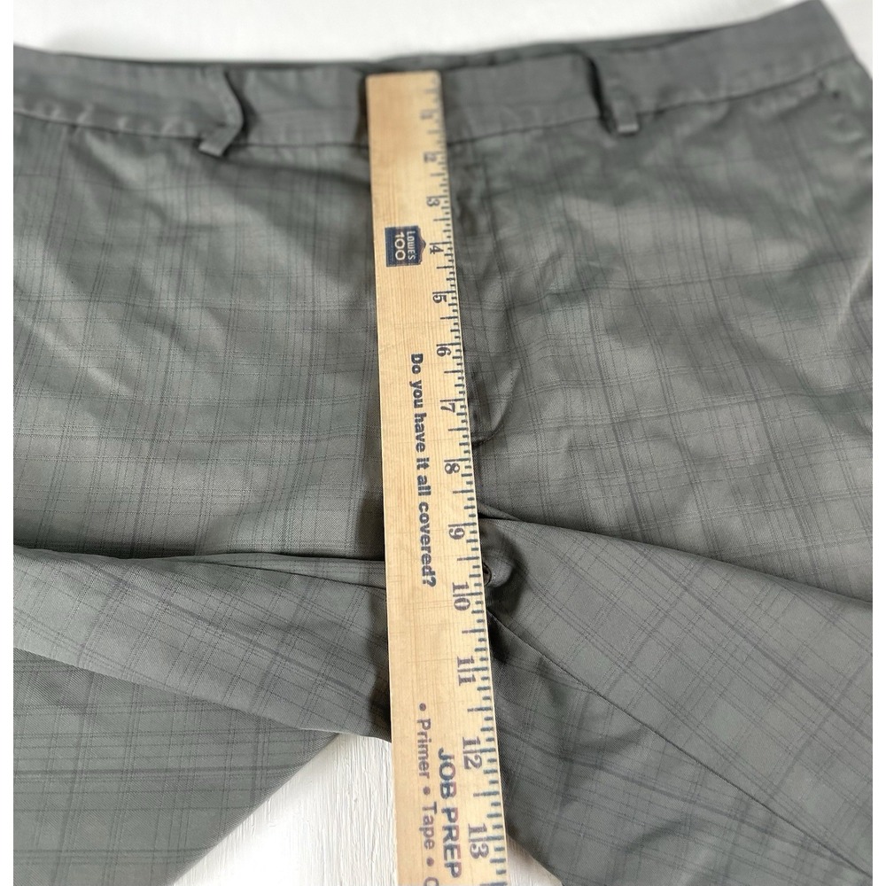 Men's UNDER ARMOUR Gray Plaid Lightweight Shorts - Size 34 Classic Golf Skate - Picture 7 of 13